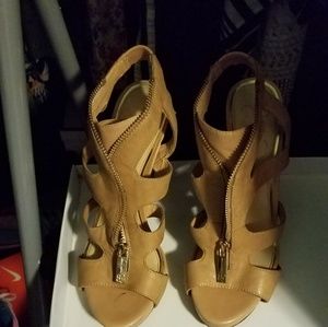 Jessica Simpson size 38.5